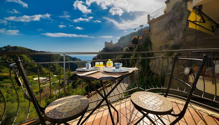 Chambre pour 3 personnes, avec Balcon dans Couvent des Capucins de Savoca Savoca