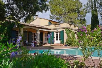 Location de vacances pour 10 personnes, avec jardin à Villeneuve-lès-Avignon