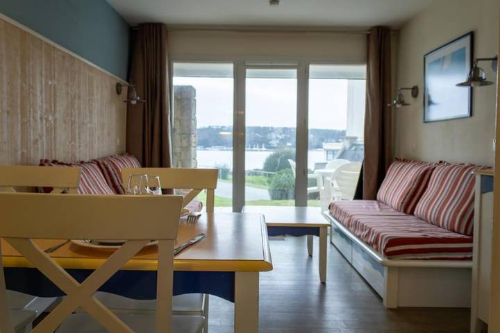 Gîte pour 3 personnes, avec terrasse ainsi que vue et piscine dans Plage de Morgat - 3