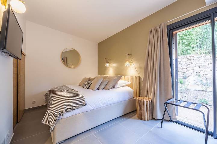 Location de vacances pour 16 personnes, avec balcon et jardin dans Plage Cala Rossa - 3