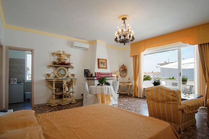 Ferienwohnung für 2 Personen, mit Garten und Ausblick in Ischia Stadt