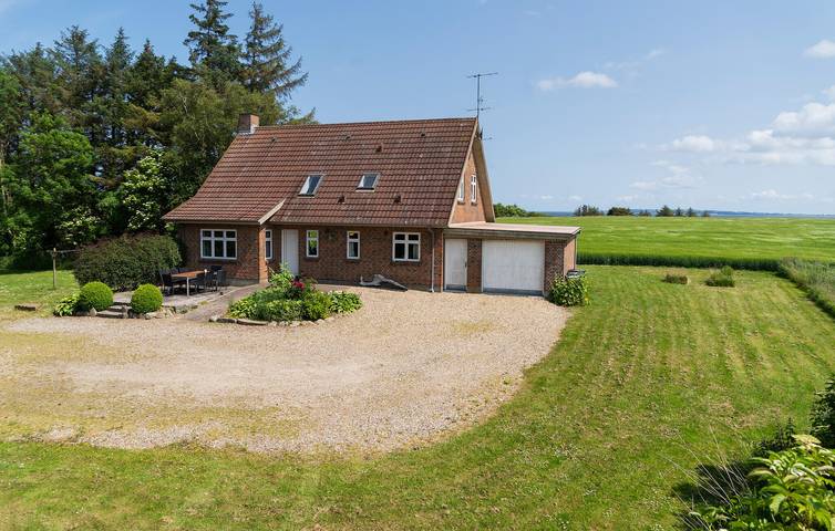 Holiday home for 8 people, with hot tub and garden as well as terrace and sauna - 1