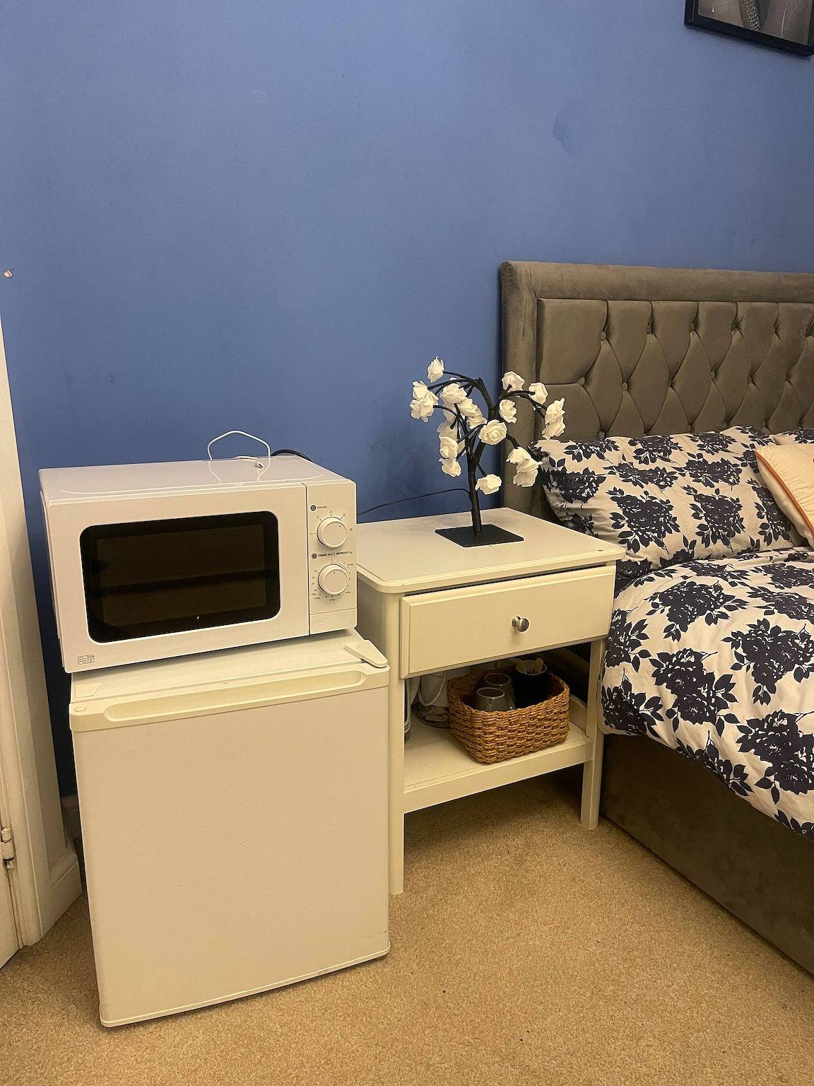 Habitación Urban Blue con baño privado, Netflix, Wifi rápido y estacionamiento gratuito in Wolverhampton, Birmingham y alrededores