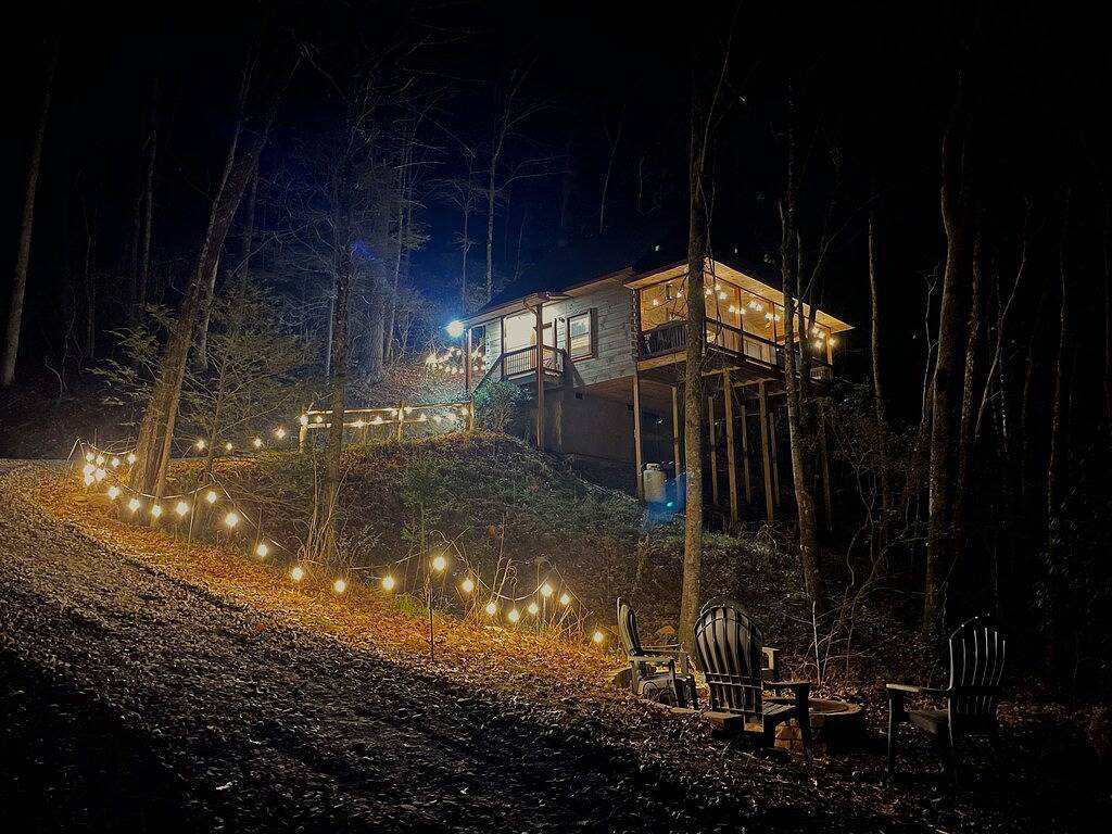 Modern Treetop Cabin on Stocked Trout Stream + Hot Tub + Fire Pit in Chattahoochee National Forest