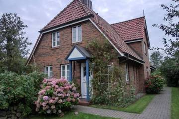 Ferienhaus für 5 Personen, mit Garten in Süderende