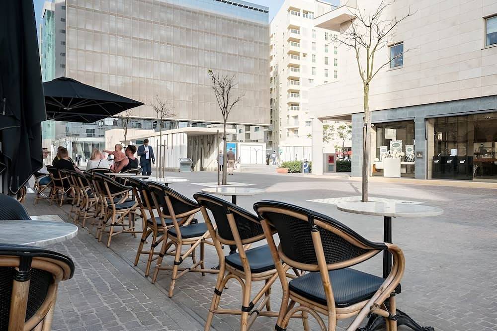 Geheel appartement, Modern appartement met zeezicht op een toplocatie in Sliema, Malta