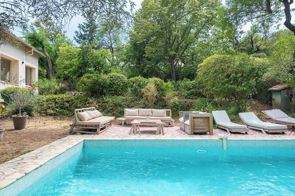 Maison De Famille Au Sein D'Un Parc Forestier De 6 000 M2  Piscine 4Chbre 3Sdb in Allauch, Côte méditerranéenne (France)