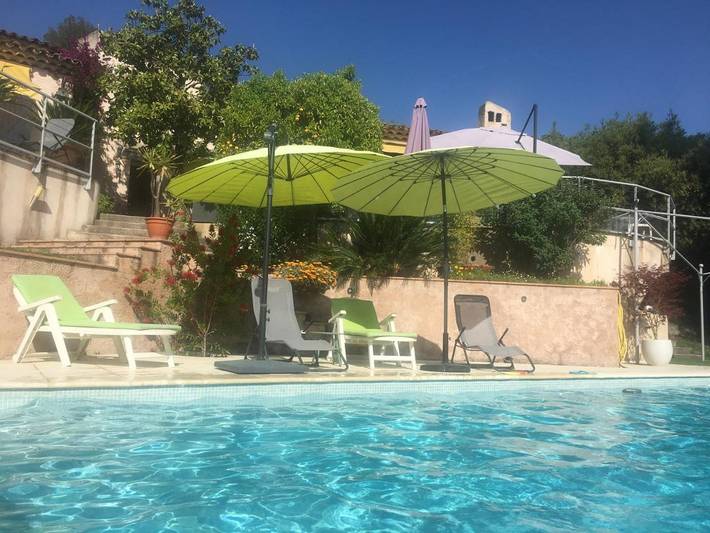 Appartement de vacances pour 2 personnes, avec vue ainsi que piscine et jardin