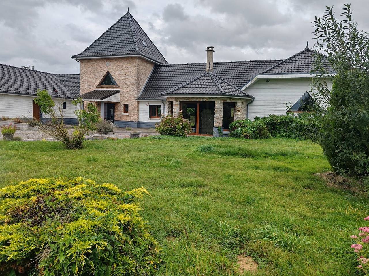 Holiday Home "Gîte du Tronquoy" with Private Terrace, Garden and Wi-Fi in Aix-en-Ergny, Montreuil region