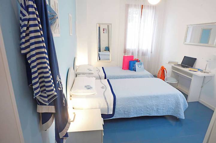 Ganze Wohnung, Am Kanalhafen, Blick auf die römische Brücke und das alte Dorf, Kostenloses Wifi, Klimaanlage, Parkplatz in Rimini, Rimini Provinz