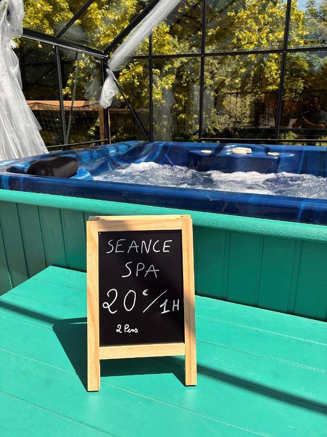 Location de vacances pour 2 personnes, avec jacuzzi et terrasse ainsi que piscine et jardin dans Gouffre de Padirac - 4