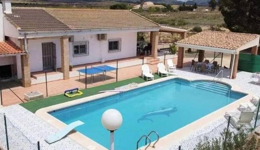 Casa de vacaciones para 10 personas, con vistas además de piscina y jardín, Se admiten mascotas en Murcia 