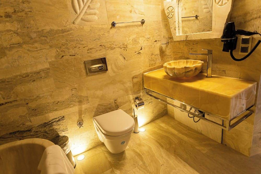 Charming Balloon view Premium Cave Suite with Bathtub 107 in Uçhisar, Nevsehir