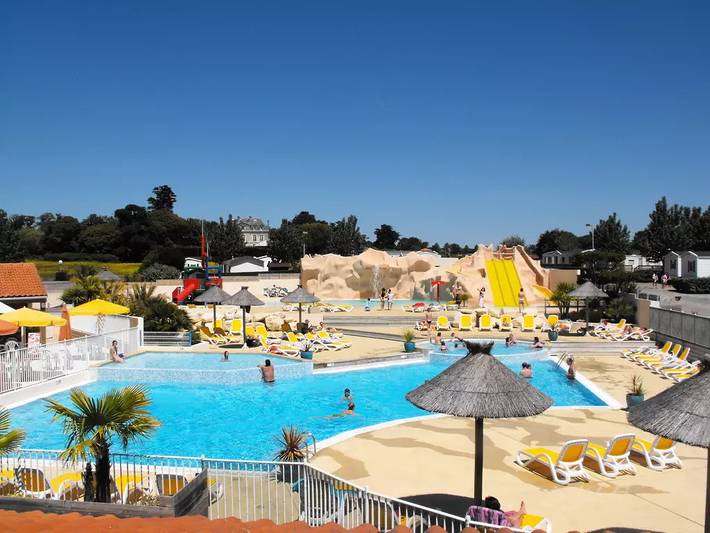 Camping pour 6 personnes, avec Piscine