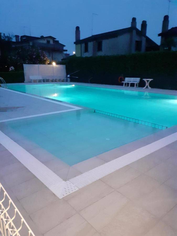 Appartamento vacanze per 12 persone, con giardino e piscina, adatto a famiglie con bambini - 1