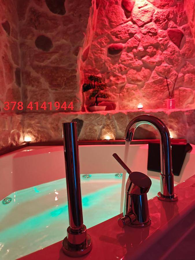 Ferienhaus für 4 Personen, mit Whirlpool und Pool