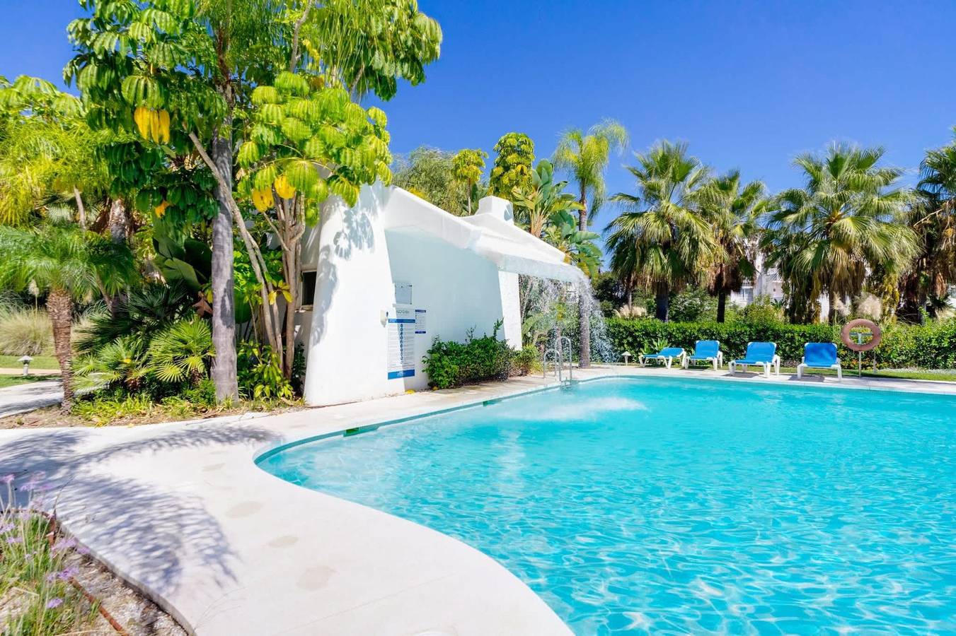 Hel lejlighed, The Lagoon Apartment- Free Unlimited Lagoon Access in Alcazaba Lagoon, Casares