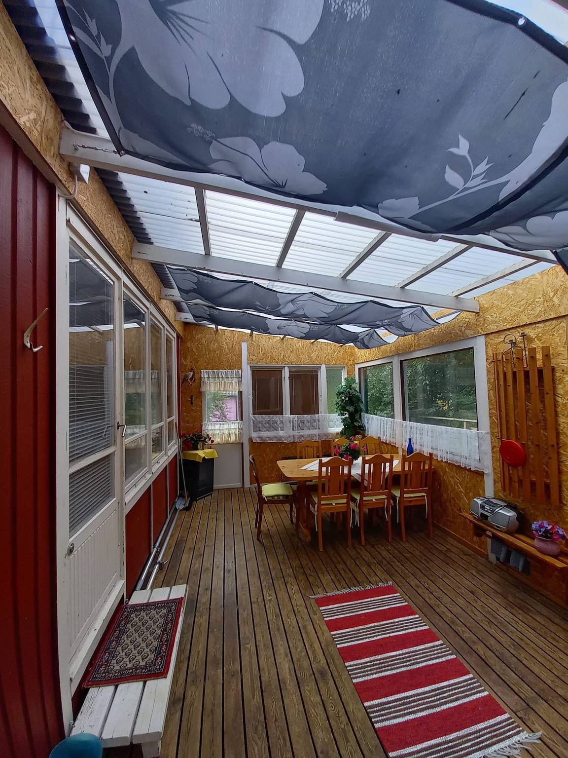 Rot-weisses Ferienhaus in Småland in Seenähe mit Boot in Kronoberg
