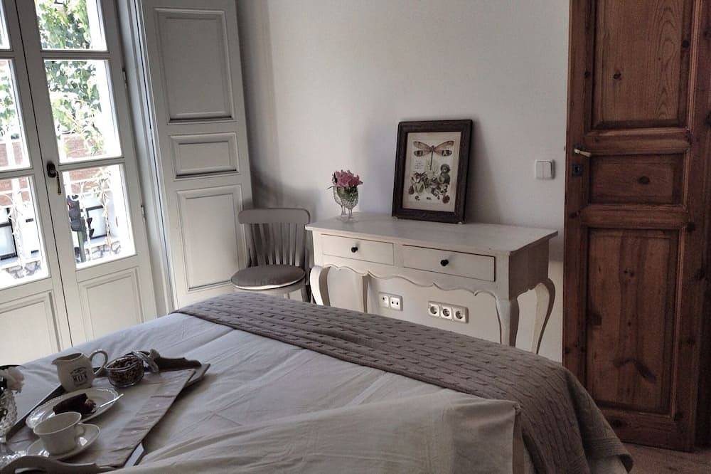 La casica de la Botica (6 Pax) Casa Santiago 19 in Alcalá de Henares, Madrid Province