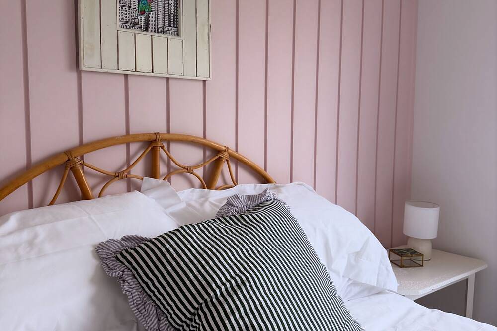 Charming Newly Renovated 1 Bedroom Chalet | Stunning Sea Views in Shetland Islands