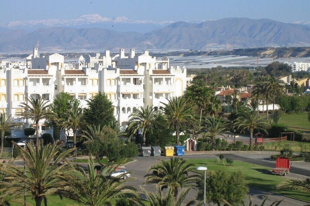 Entire apartment, Luxury apartment with fantastic views and 5 minutes from bars/beach/marina. Wifi in Marina (Almerimar), El Ejido