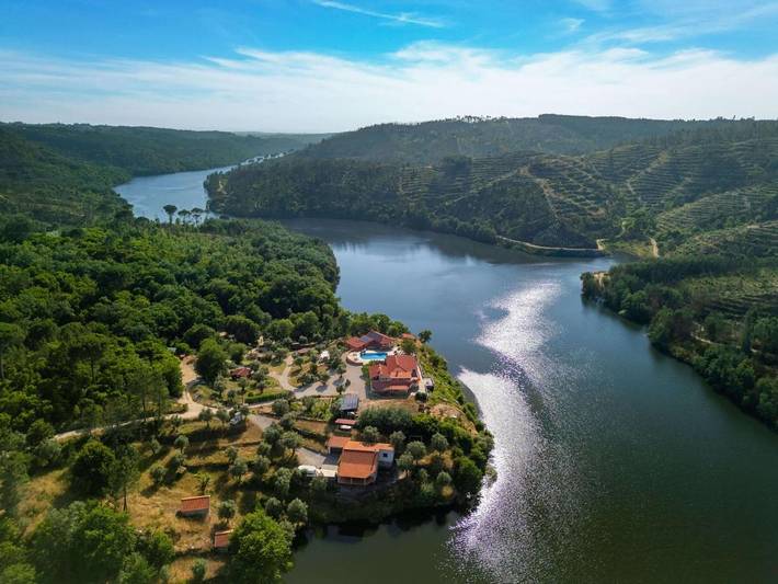 Chambre d’hôte pour 2 personnes, avec Terrasse et Jacuzzi ainsi que Jardin et Piscine