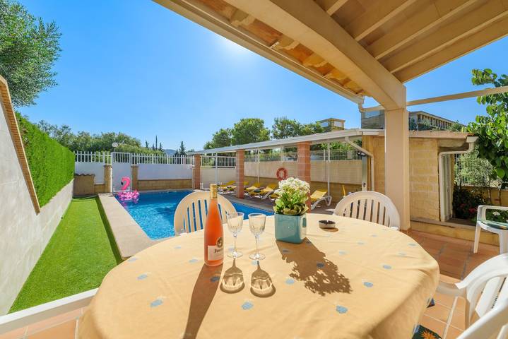 Ferienhaus Estrella de mar azul mit Pool, Klimaanlage, WLAN, Garten, Terrasse und Balkon in Port d'Alcúdia, Alcúdia
