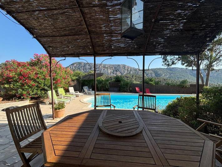 Location de vacances pour 8 personnes, avec piscine ainsi que jardin et vue à Évenos - 4