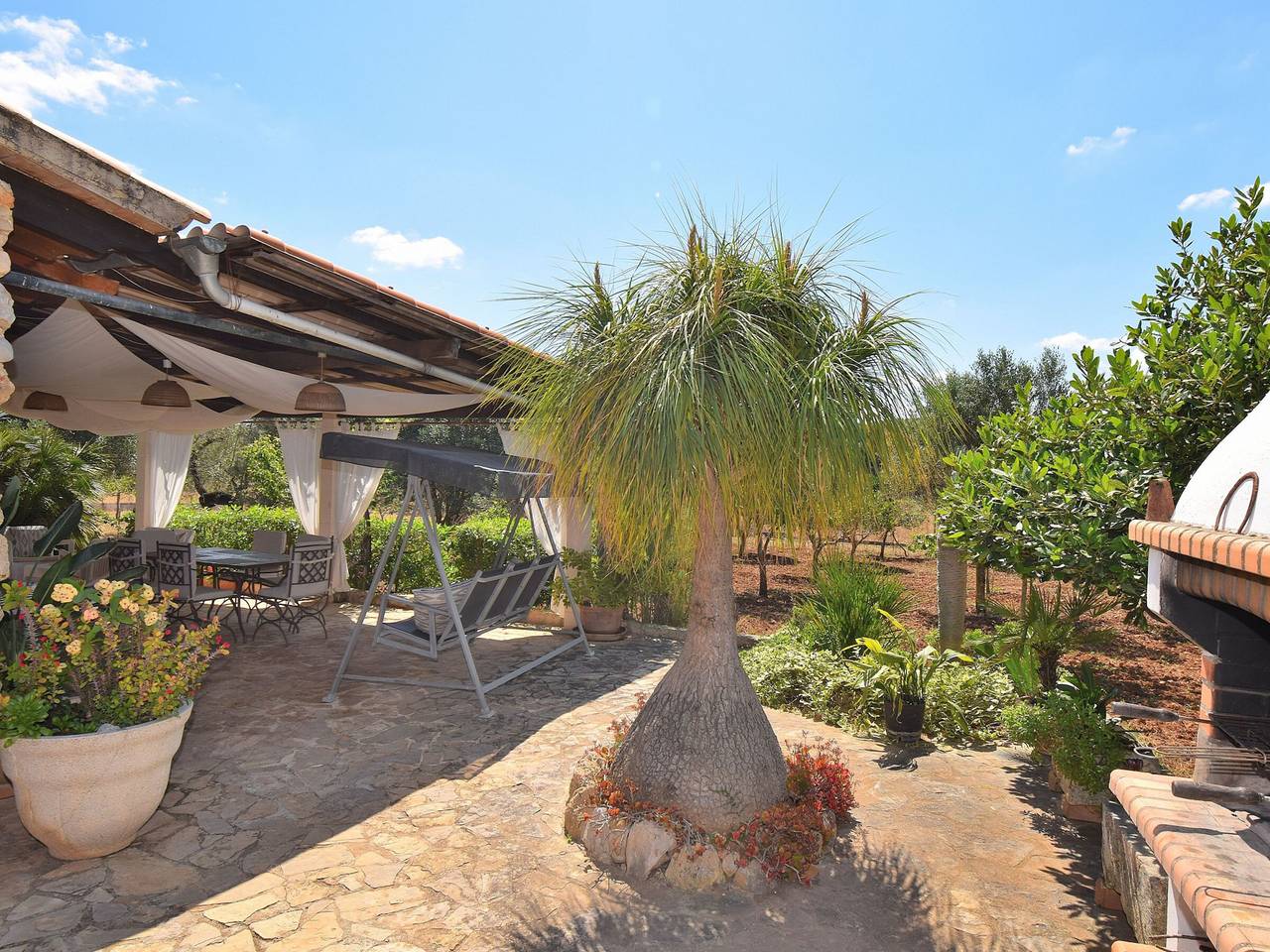 Beautiful country house in Buger with garden and pool in Búger, Majorca Center