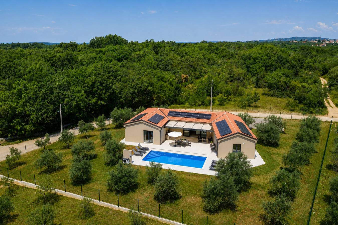Villa Oliver in Kaštel (Plovanija), Buje