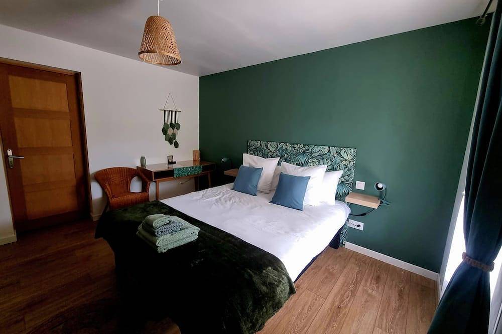 Ground floor Villa with swimming pool + petanque area - 2 bedrooms with en-suite bathrooms in Beaumes-de-Venise, Vaucluse