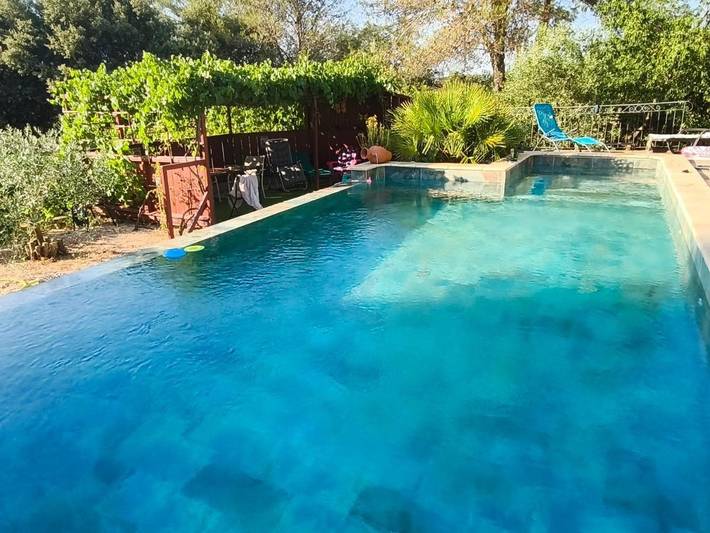 Location de vacances pour 4 personnes, avec piscine ainsi que vue et jardin, animaux acceptés à Sainte-Anastasie