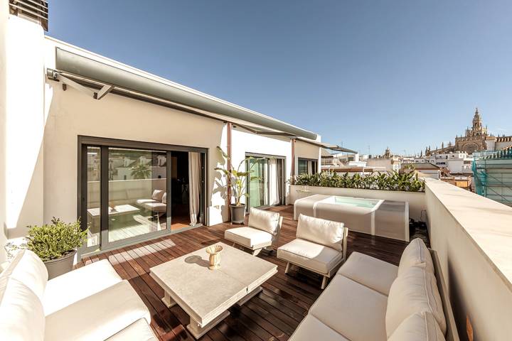 Ferienwohnung für 7 Personen, mit Terrasse und Pool in Sevilla
