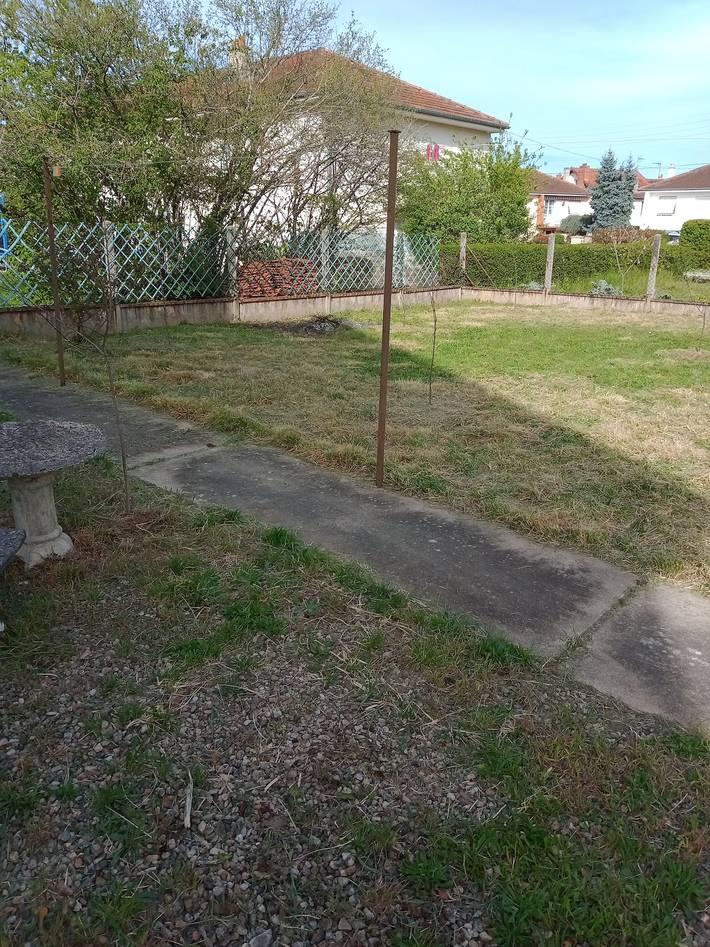 Maison de vacances "complète" avec balcon et Wi-Fi in Montluçon, Région de Montluçon