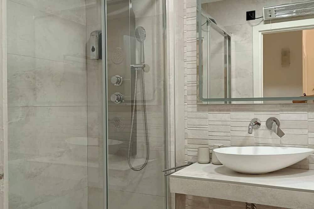 Geheel appartement, Elegant apt. p/4 pax 1 min from the beach with Wi-Fi in Arenys de Mar, Costa del Maresme