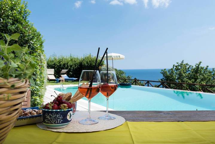 Villa per 7 persone, con piscina e terrazza nonché giardino a Praiano