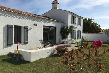 Gîte pour 8 personnes, avec terrasse et jardin dans Plage de la Clère