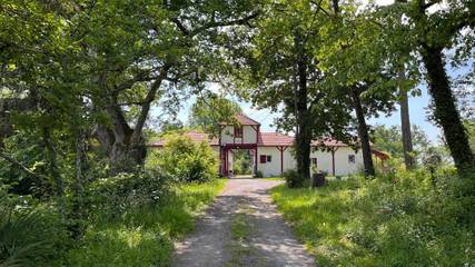 Cottage pour 2 personnes, avec piscine ainsi que jardin et vue dans Lac d'Uby