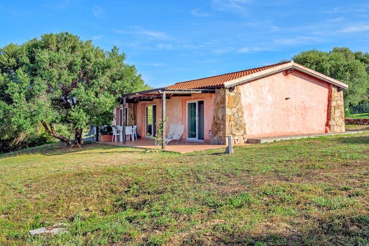 Ganze Wohnung, Ferienwohnung 'Appartamento Lato Olbia' mit Meerblick, Gemeinschaftsgarten und Klimaanlage in Olbia, Costa Smeralda