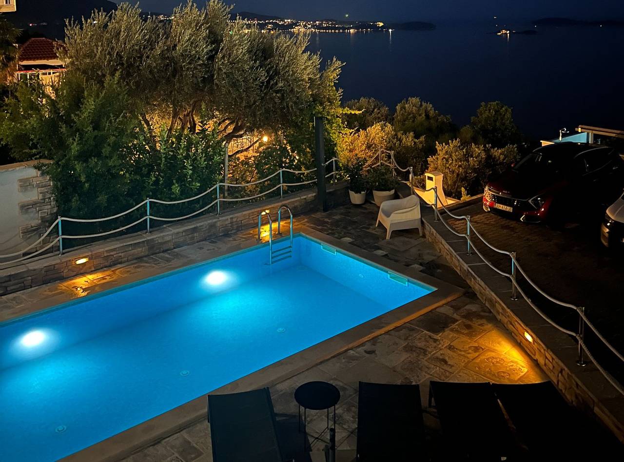 Ganze Wohnung, Ferienwohnung für 4 Personen mit Meerblick in Mlini, Dubrovnik-Neretva