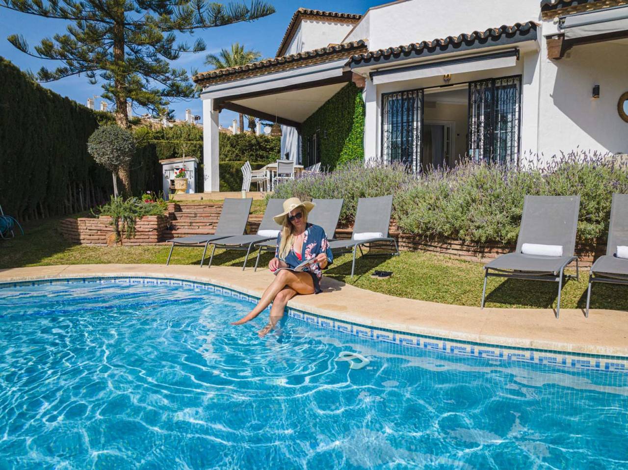 Wonderful villa with Heated Pool in Marbella West, Marbella