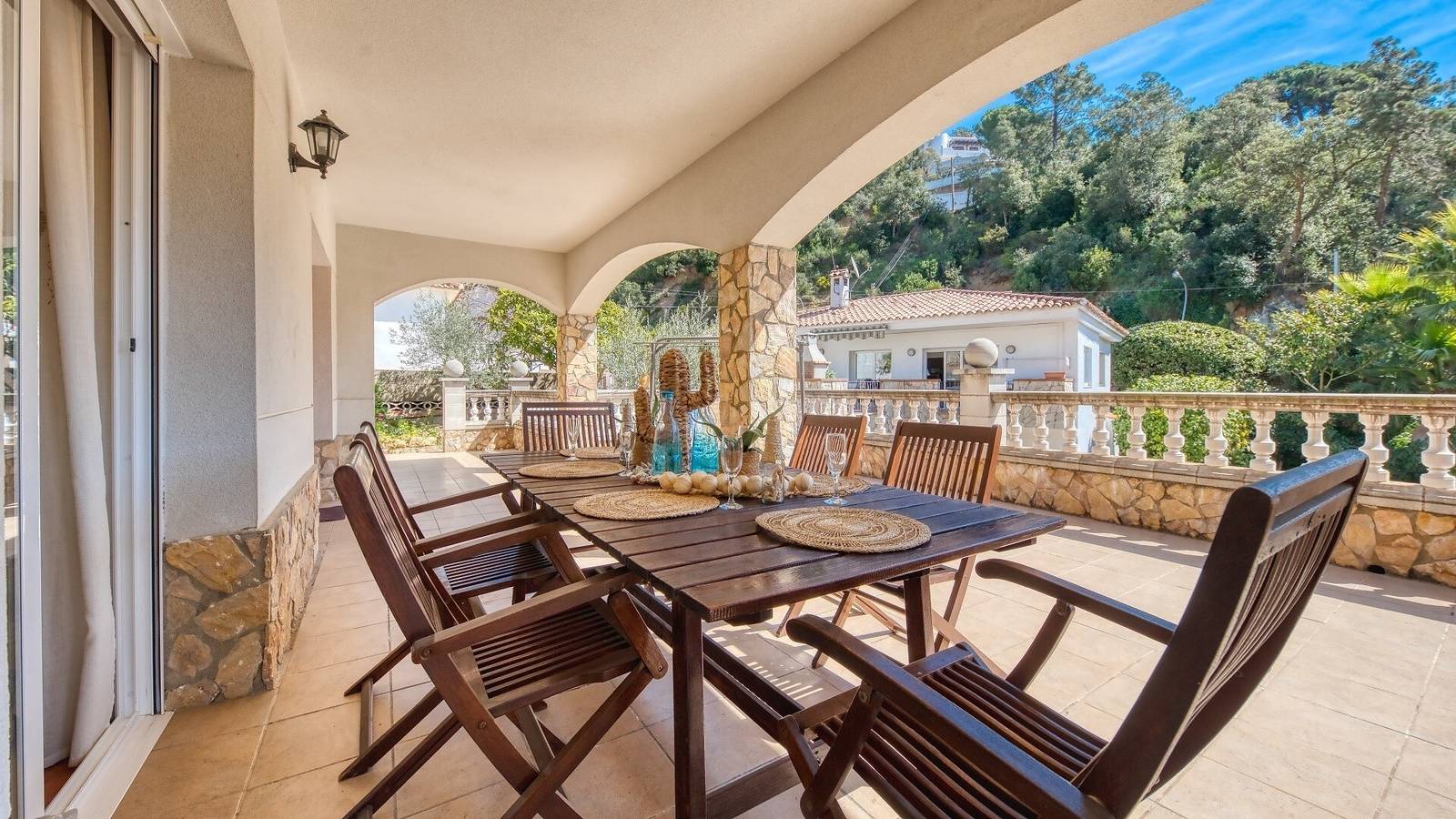 Villa "Costacabana - Villa Valeria" avec piscine, jardin et Wi-Fi in Font de Sant Llorenç, Lloret de Mar