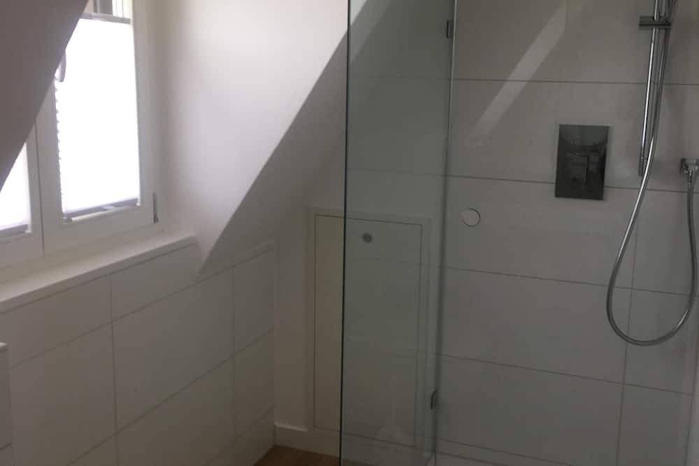 Ganze Wohnung, Gepflegte Dg-Wohnung am Fuße des Grünen Hügels in Frankenalb
