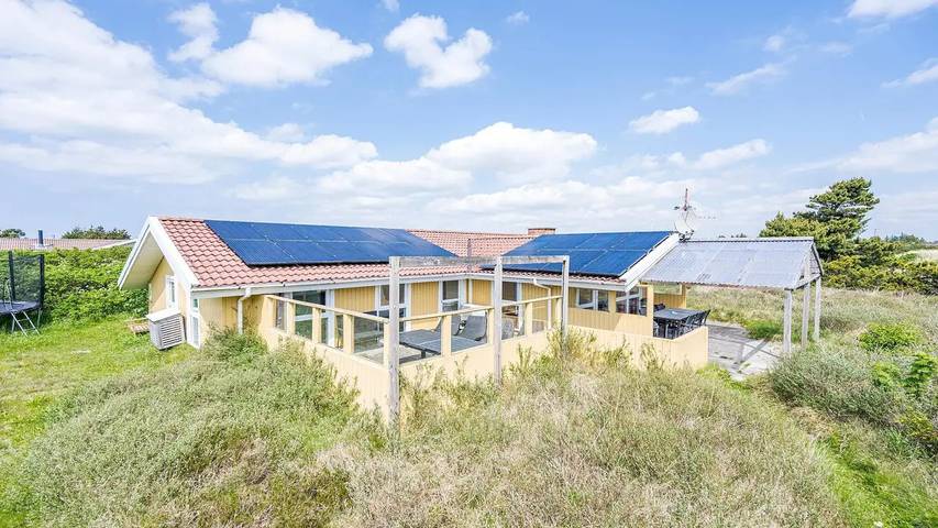 Ferienhaus für 9 Personen, mit Whirlpool und Terrasse sowie Pool und Sauna