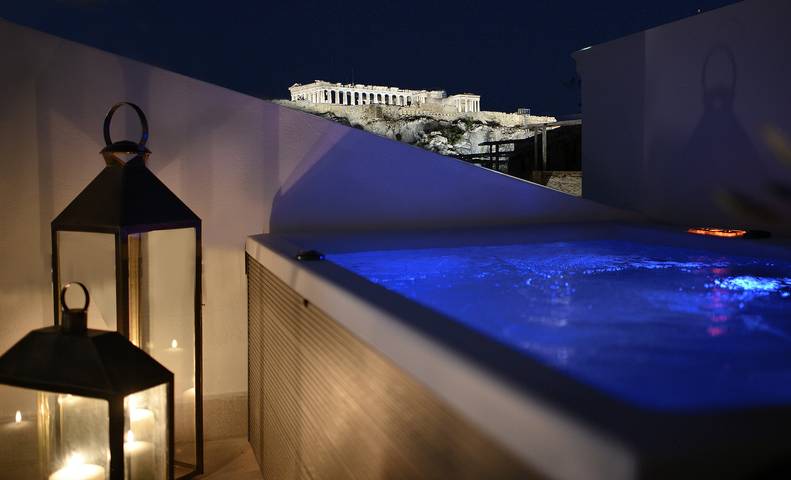 Villa for 6 people, with hot tub in Athens