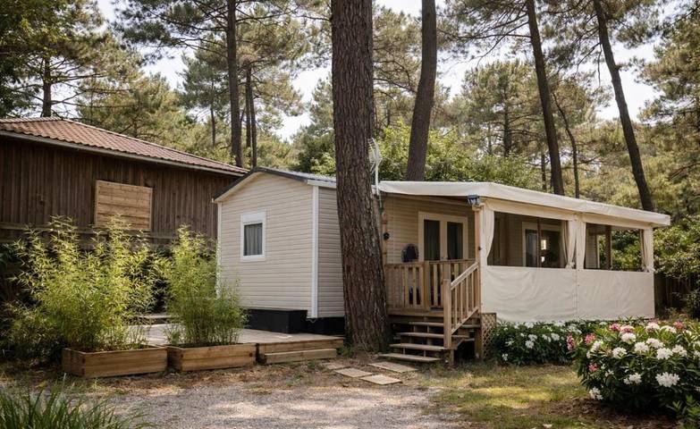 Camping pour 8 personnes, avec sauna et terrasse ainsi que vue et piscine à Lège-Cap-Ferret