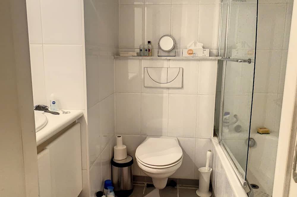 Geheel appartement, Beautiful cozy & spacious studio in a quiet street, close to Eu parliament. in Elsene, Brussel en omgeving
