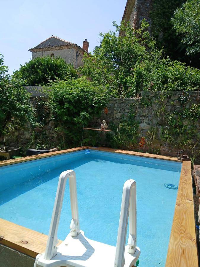 Location de vacances pour 6 personnes, avec Terrasse et Jardin ainsi que Piscine et Vue à Avèze (Languedoc-Roussillon)