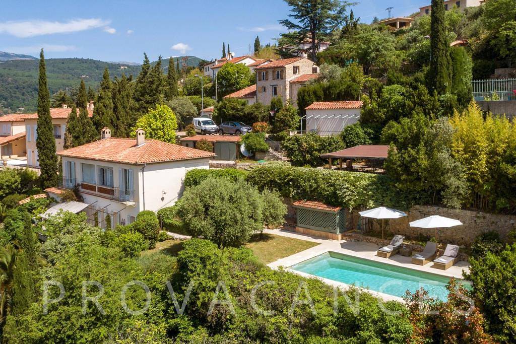 Charming holiday home with pool within walking distance to Fayence in Fayenza, Region de Draguignan