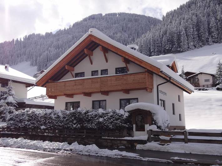 Ferienwohnung für 6 Personen, mit Balkon und Terrasse sowie Ausblick in Lanersbach